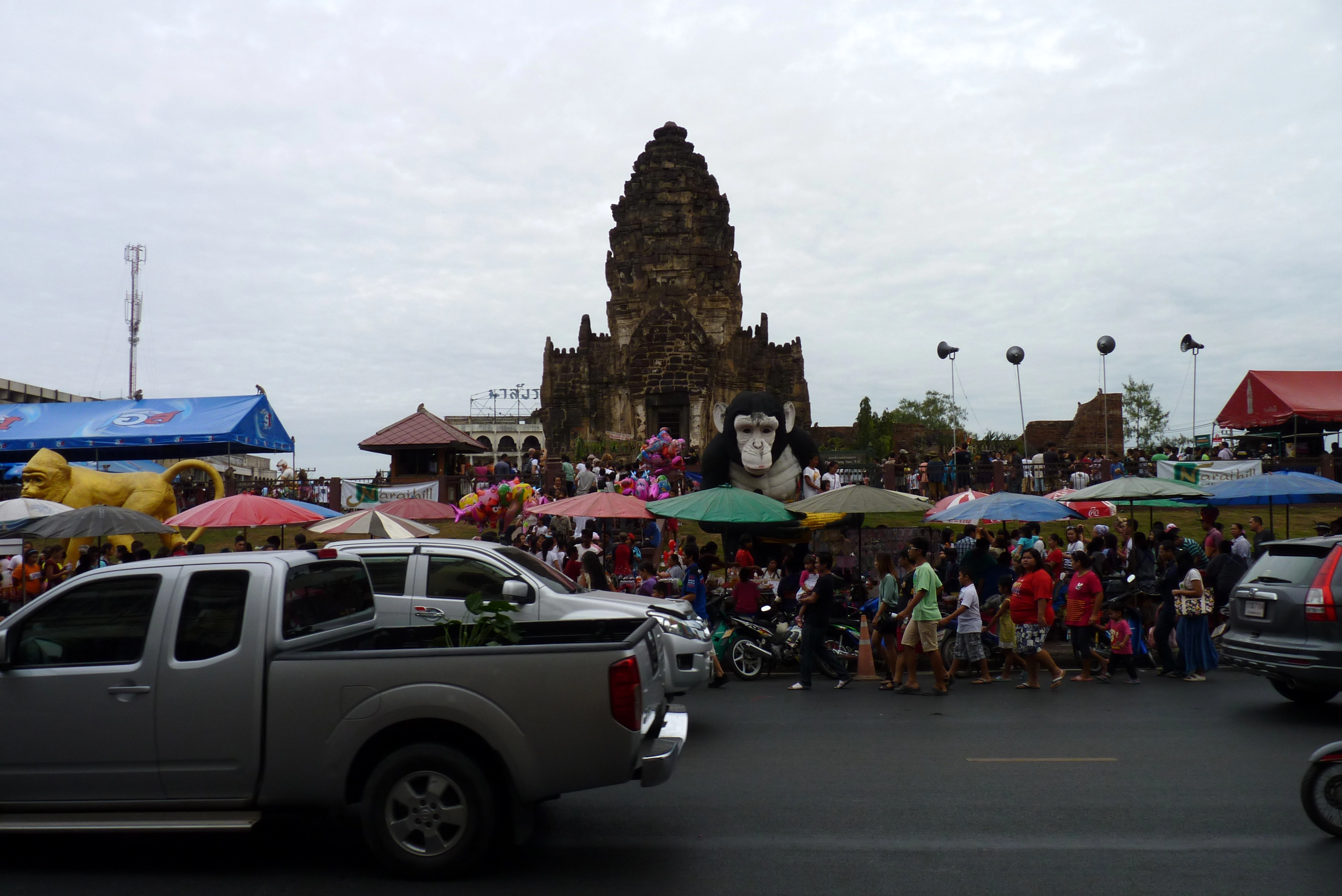 Opičí festival (Monkey Banquet Festival) v
Lopburi